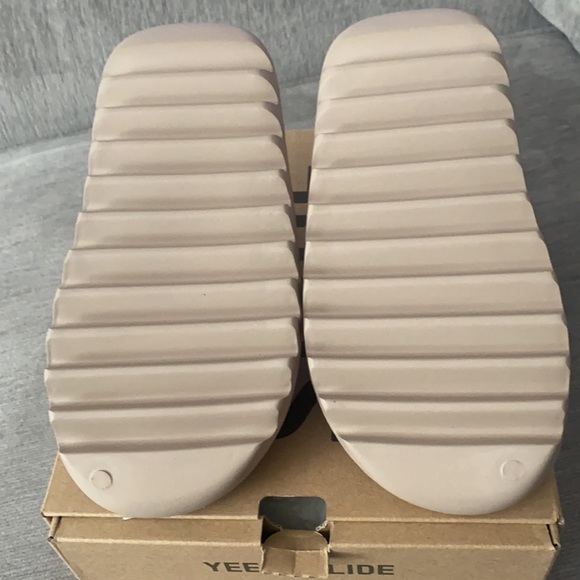 Yeezy slides in “pure” in a US mens 5 main image 4
